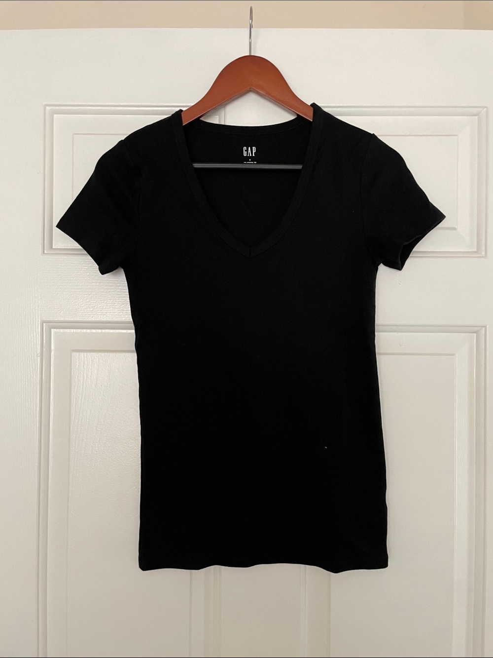 GAP Black V-Neck Short Sleeve Tee - Classic Fit